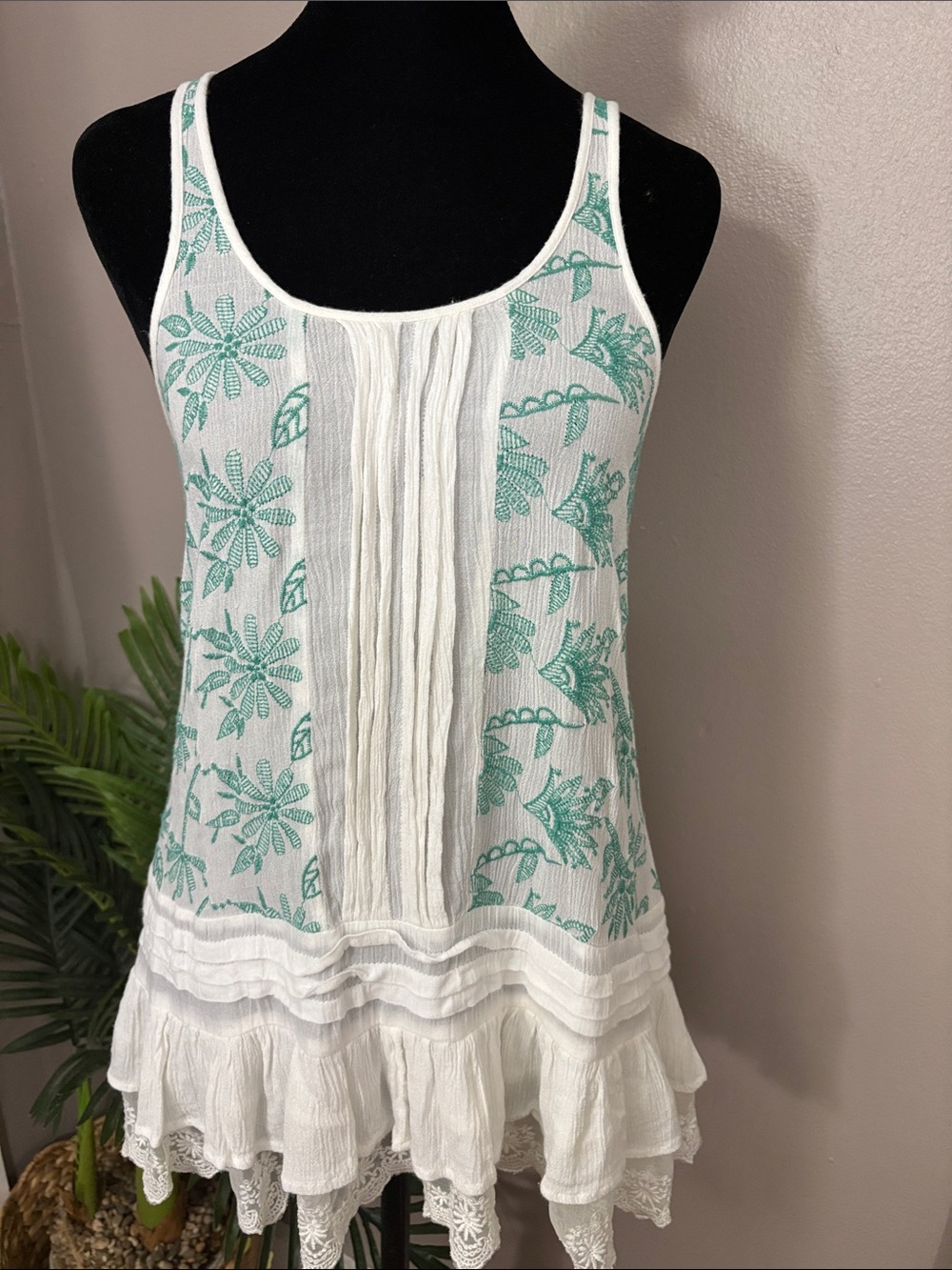 Anthropologie Lilka Sinaloa Ruffle Embroidered Top Tank - Size Small